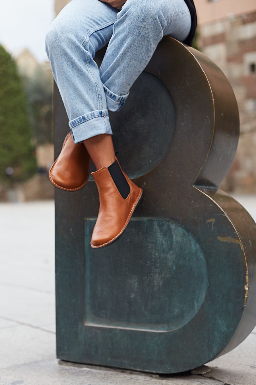 lifestyle cognac · sentada escultura urbana
